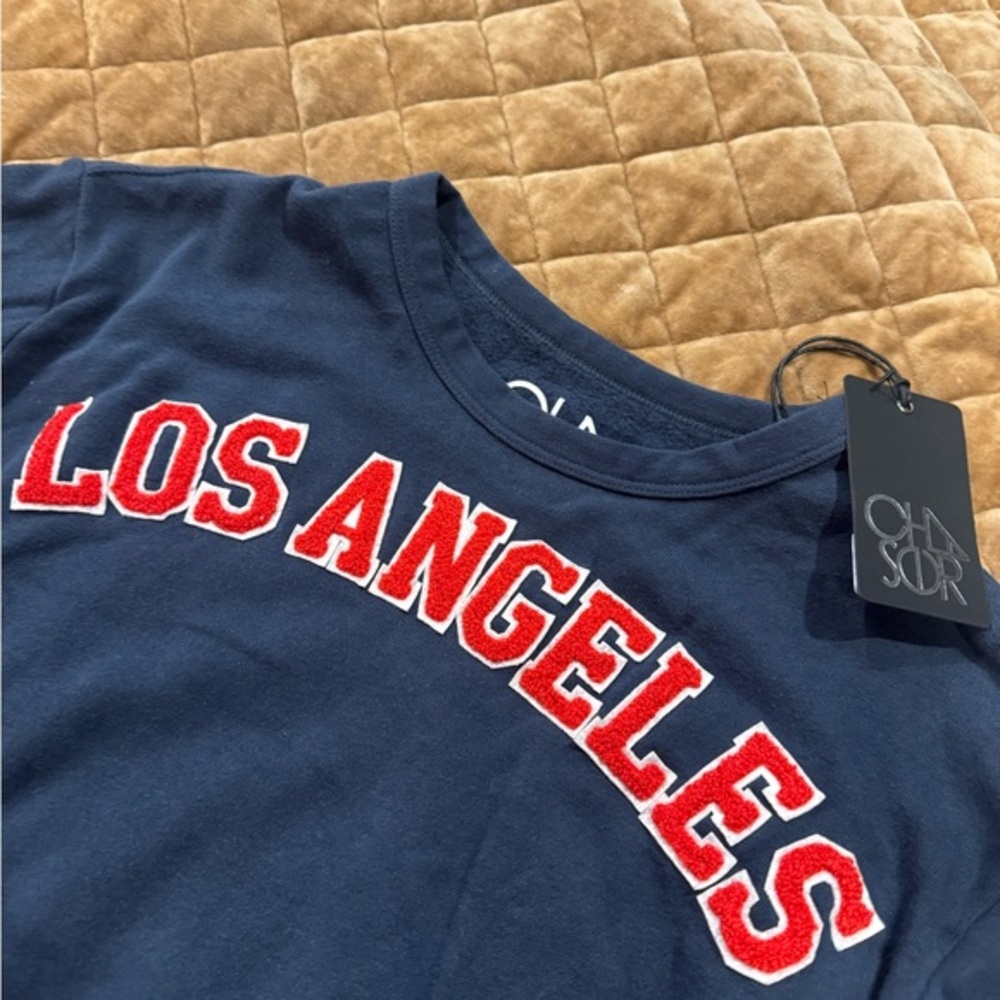 CHASER navy Los Angeles vintage feel sweatshirt! Red varsity letter make this👌!